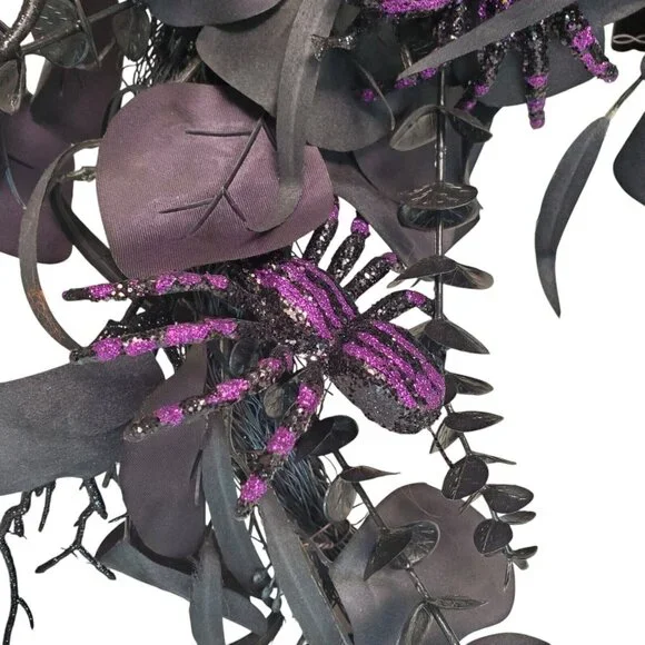 Halloween Wreath Haunted Home Pirate Skeleton Skull Spiders Flowers Black 21" - Picture 3 of 9